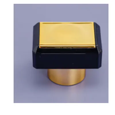 Nắp nước hoa chữ nhật đen mặt vàng – mã NXG0366