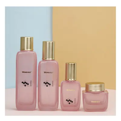 Bộ chai + hũ thủy tinh hồng nắp vàng vuông – mã NXG0527