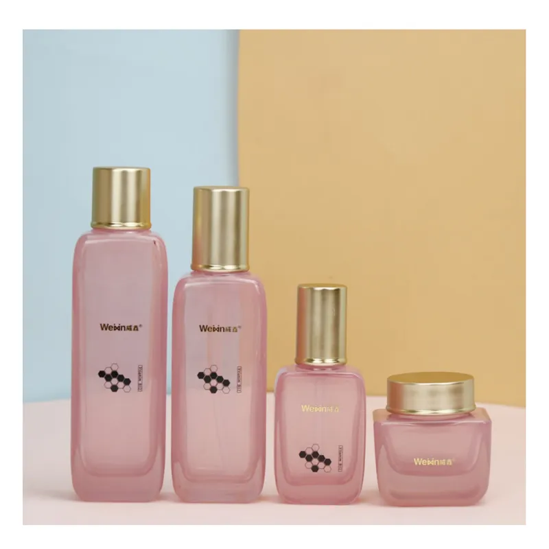 Bộ chai + hũ thủy tinh hồng nắp vàng vuông – mã NXG0527