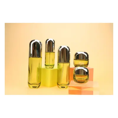 Bộ chai + hũ thủy tinh vàng trong nắp vàng – mã NXG0543