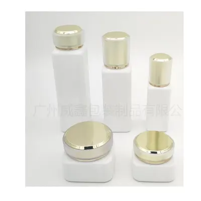 Bộ chai + hũ thủy tinh trắng sứ nắp vàng vuông – mã NXG0547
