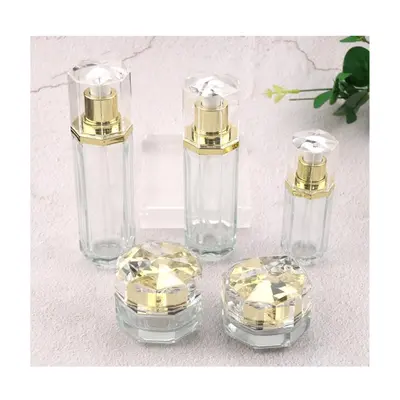 Bộ chai + hũ thủy tinh trong nắp kim cương vàng – mã NXG0558