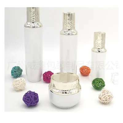 Bộ chai + hũ thủy tinh trắng sứ nắp bạc hoa văn – mã NXG0568