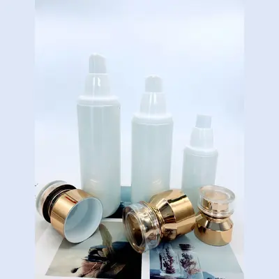 Bộ chai xịt thủy tinh + hũ kem trắng sứ nắp vàng hồng 120ml – ảnh 4