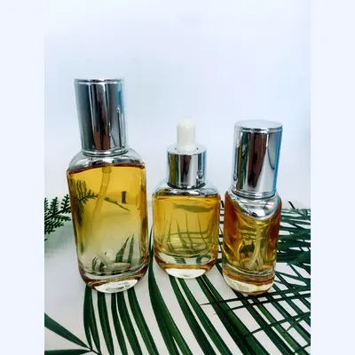 Bộ chai xịt thủy tinh + hũ kem vàng trong nắp bạc 50ml – ảnh 1