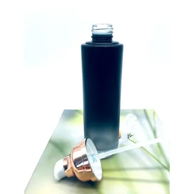 Bộ chai xịt thủy tinh + hũ kem đen mờ nắp vàng hồng 100ml – mã NXG0608