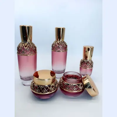 Bộ chai xịt thủy tinh + hũ kem hồng hoa văn vàng 120ml – mã NXG0610