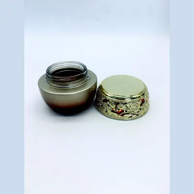 Bộ chai xịt thủy tinh + hũ kem nâu nắp vàng hoa văn 120ml – ảnh 3