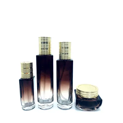 Bộ chai xịt thủy tinh + hũ kem nâu chuyển trong nắp vàng 120ml – mã NXG0627