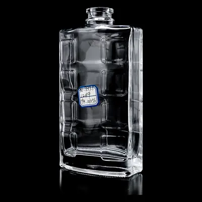 Chai rượu thủy tinh dẹt ô vuông nổi 500ml – mã NXW0020