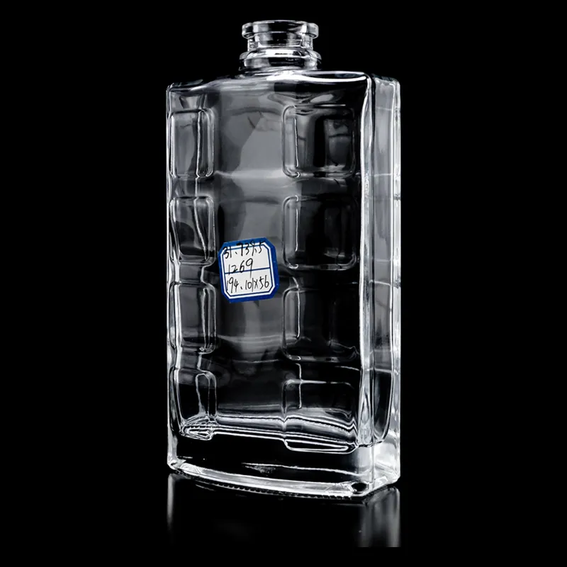 Chai rượu thủy tinh dẹt ô vuông nổi 500ml – mã NXW0020