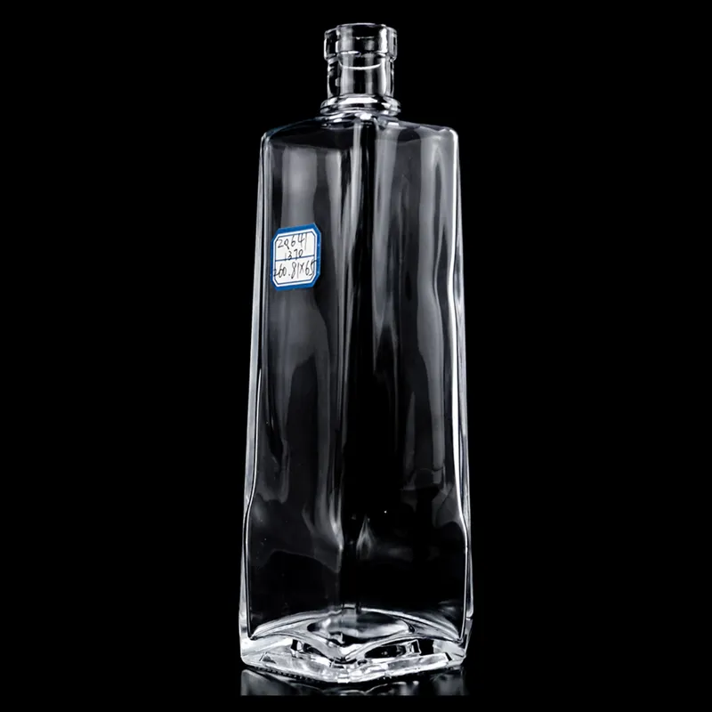 Chai rượu thủy tinh vuông thon cạnh xoắn 700ml – mã NXW0060