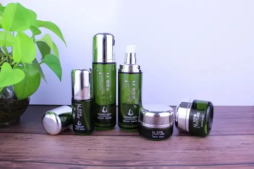 Bộ chai thủy tinh xanh lá đậm và hũ kem